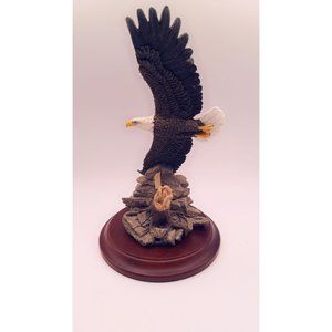 HADLEY HANDPAINTED SPIRIT OF AMERICA "SOARING" EAGLE SCULPTURE ON WOOD BASE